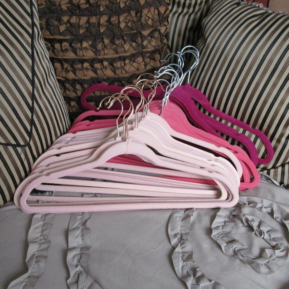 lot of velvet flocked hangers
